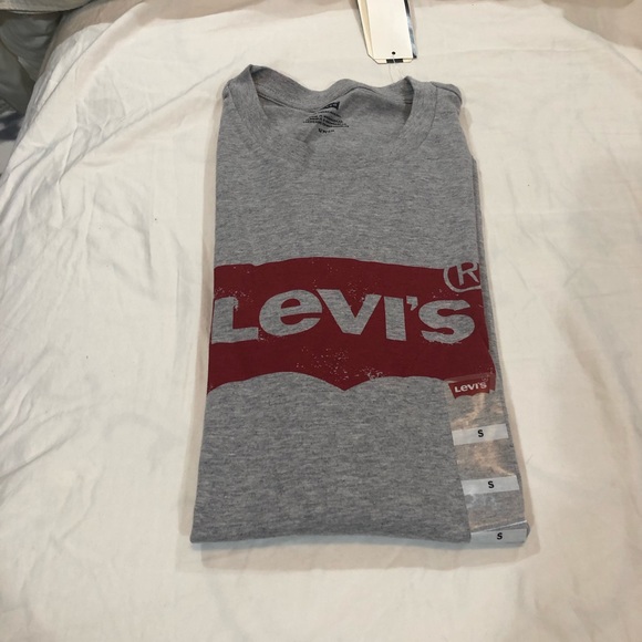 Levi’s Graphic Tee - Picture 2 of 4